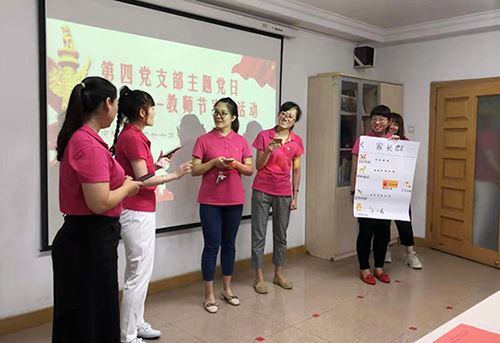 图为情景剧表演